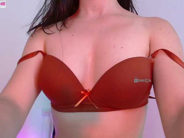 LauryMoons live cam on BongaCams