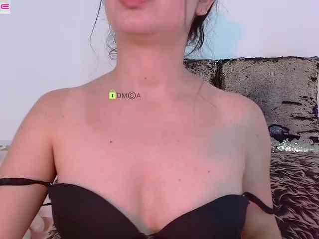 LauryMoons webcam