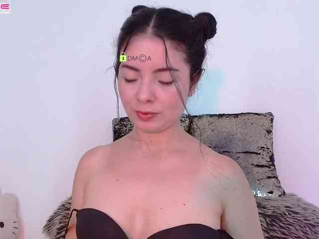 LauryMoons webcam
