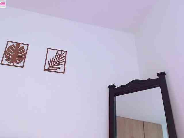 LauryMoons webcam