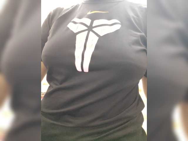 Hotdevika live cam on BongaCams