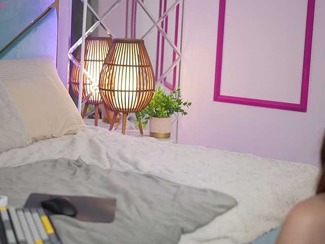 OneLaya live cam on BongaCams