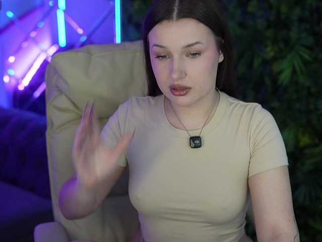 le modèle OneLaya est en webcam porno dans un show sur le site bongacams, il possède les tags suivants: White/Caucasian,Brunette,Shaved