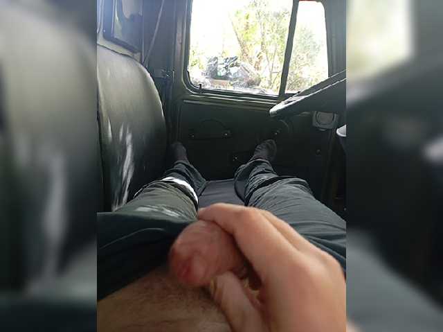 Serzh7489 — live male cam