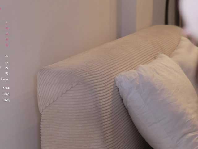 -FemaleEssence- live cam on BongaCams