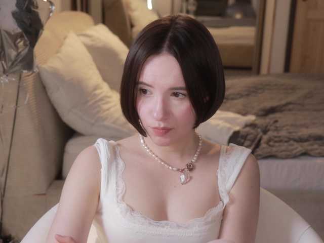 -FemaleEssence- live cam on BongaCams