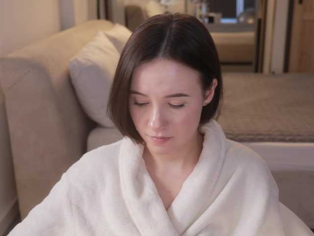 -FemaleEssence- live cam on BongaCams