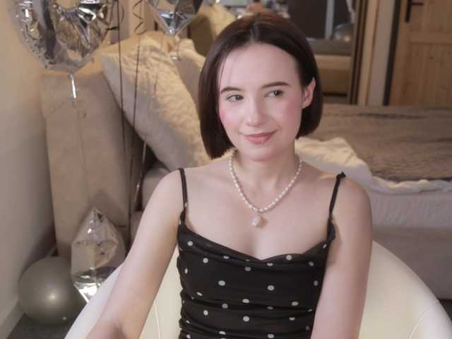 -FemaleEssence- live cam on BongaCams
