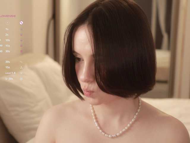  -FemaleEssence- chat room