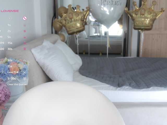 -FemaleEssence- live cam on BongaCams