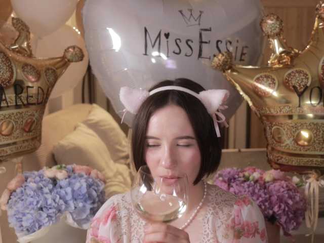 -FemaleEssence-
