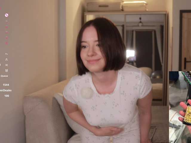 -FemaleEssence- live cam on BongaCams