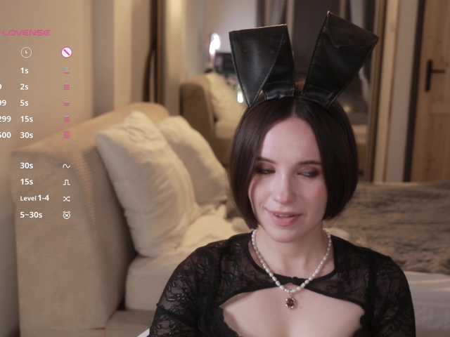 -FemaleEssence- live cam on BongaCams