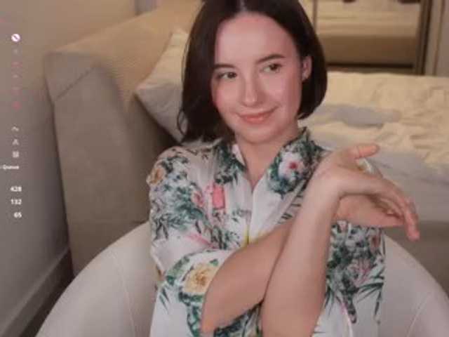 -FemaleEssence- live cam on BongaCams