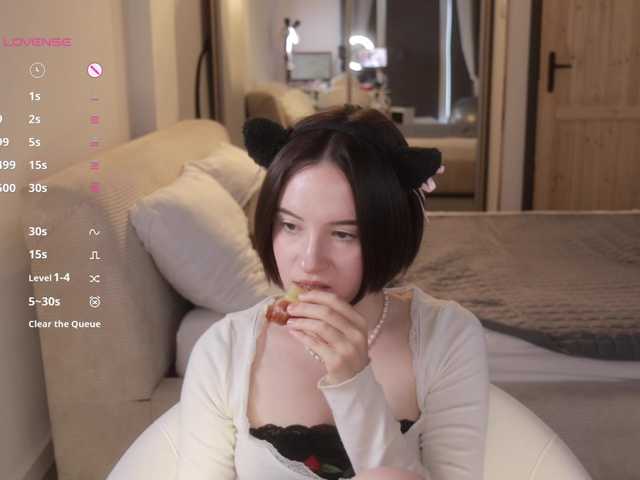 -FemaleEssence- live webcam show