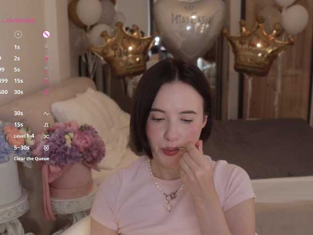 -FemaleEssence- live cam on BongaCams