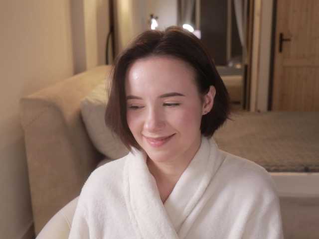-FemaleEssence- live cam on BongaCams