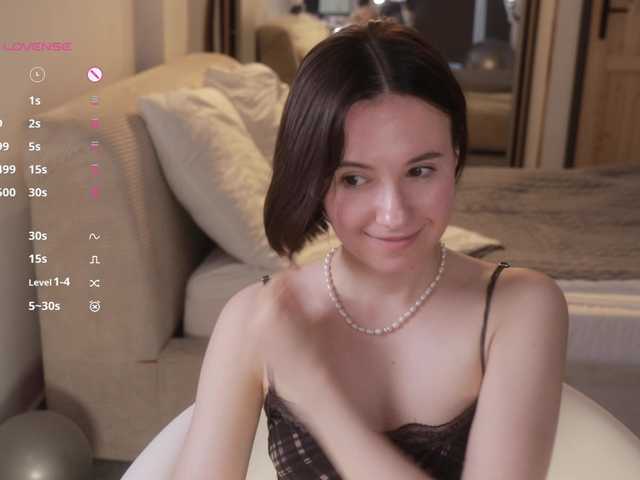 -FemaleEssence- live cam on BongaCams