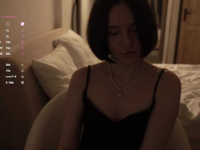 -FemaleEssence- Live Cam and Statistics on UnifiedCams