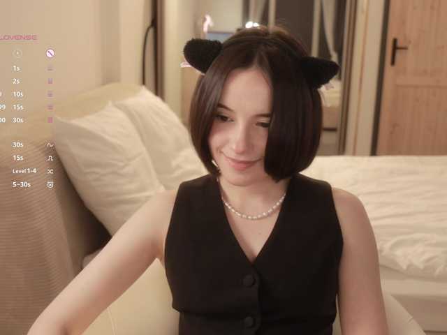  -FemaleEssence- chat room