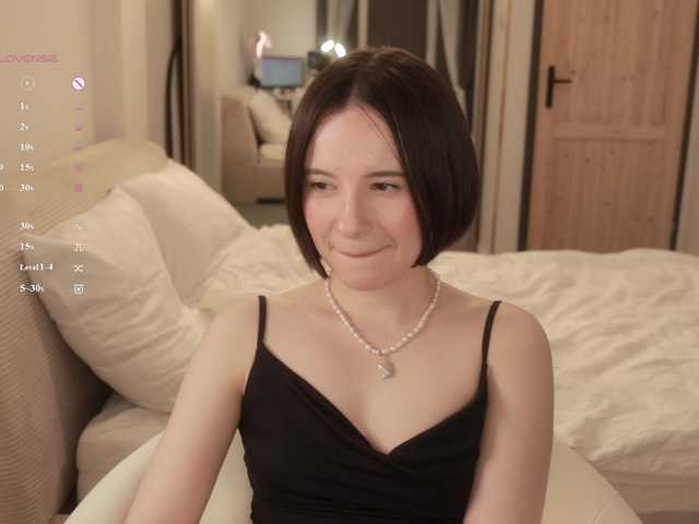  -FemaleEssence- chat room