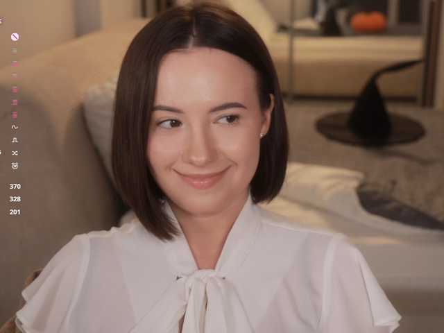 -FemaleEssence- live cam on BongaCams