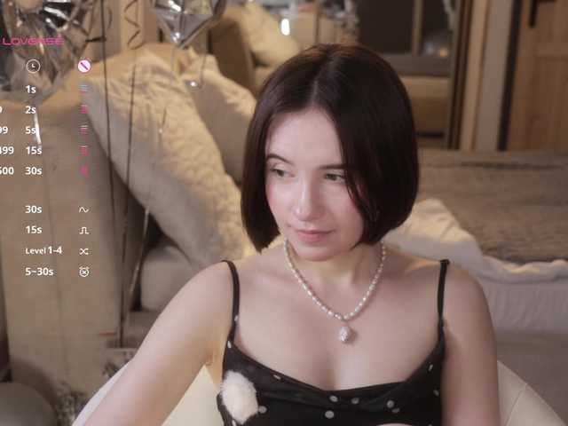 -FemaleEssence- live cam on BongaCams