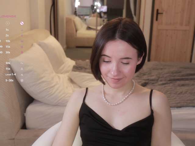 -FemaleEssence- live cam on BongaCams