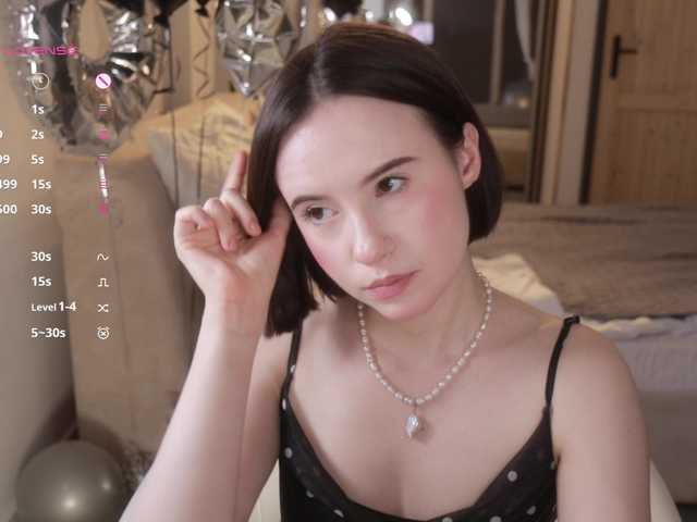 -FemaleEssence- live cam on BongaCams