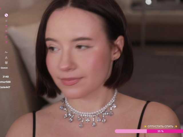 MissEssie — live female cam