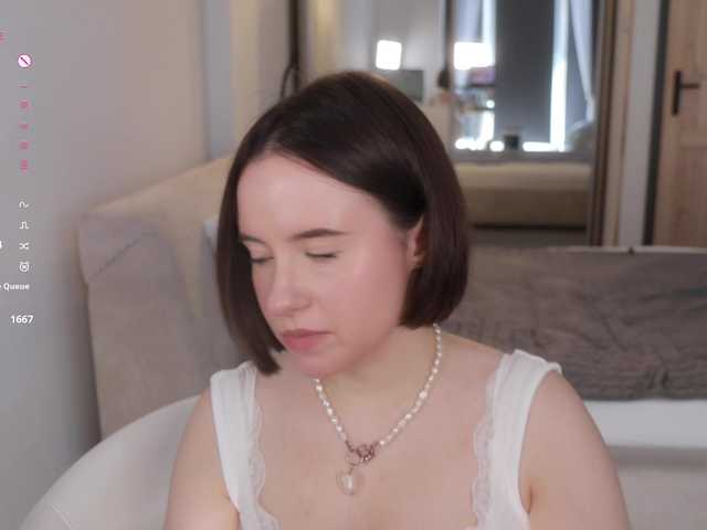 -FemaleEssence- live cam on BongaCams