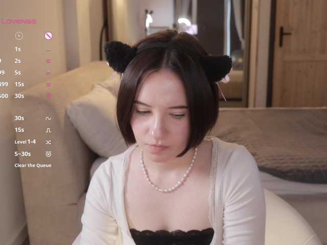 -FemaleEssence- live webcam show