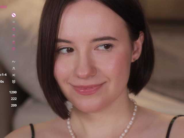 -FemaleEssence- live cam on BongaCams