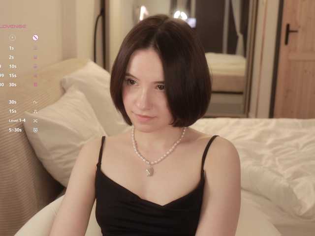  -FemaleEssence- chat room