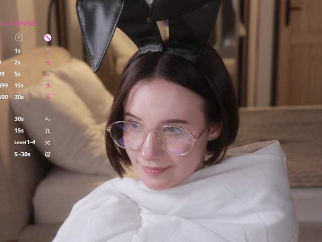 -FemaleEssence- live cam on BongaCams