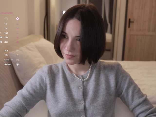  -FemaleEssence- chat room