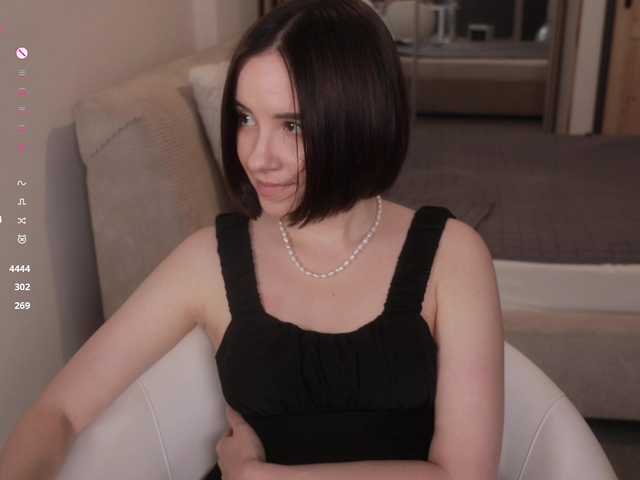 -FemaleEssence- live cam on BongaCams