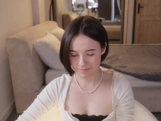 -FemaleEssence- live webcam show