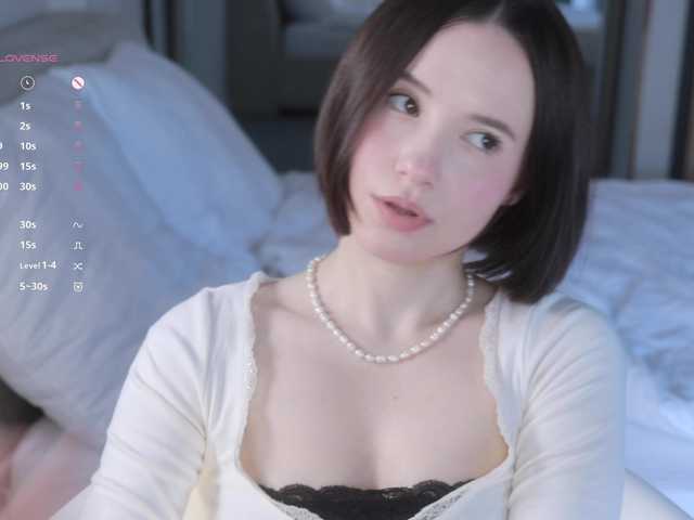  -FemaleEssence- chat room