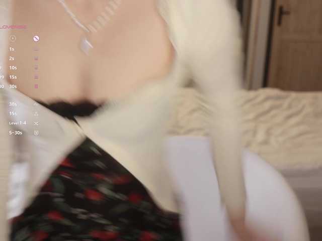  -FemaleEssence- chat room