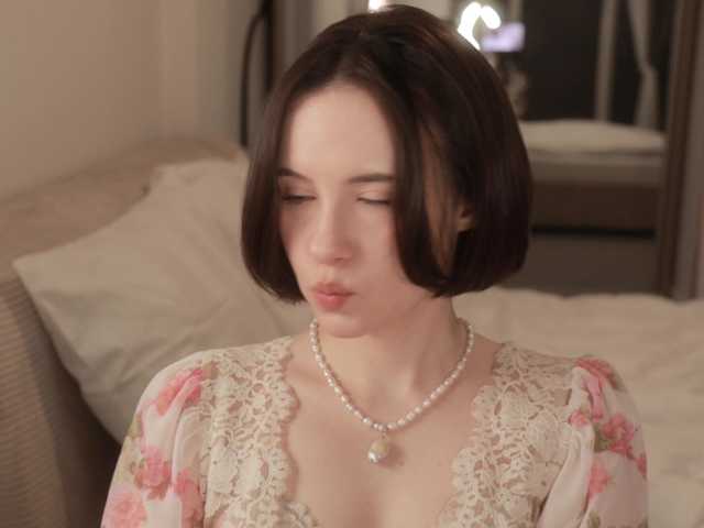 -FemaleEssence-'s BongaCams show and profile