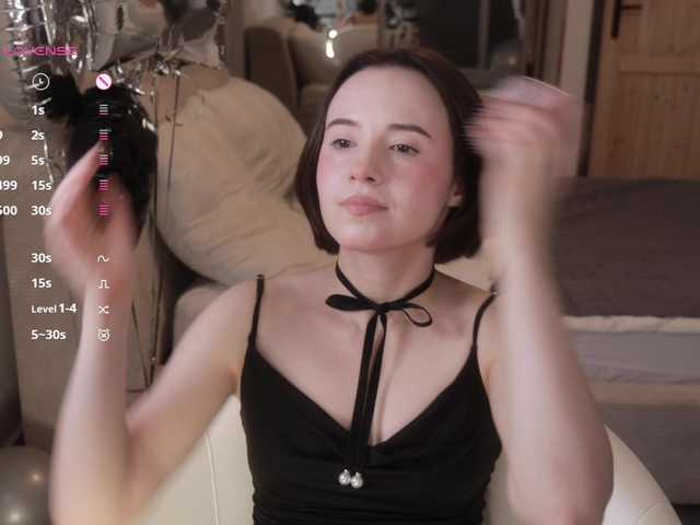 -femaleessence- live sex