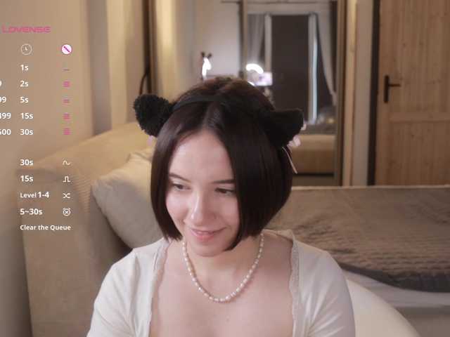 -FemaleEssence- live webcam show
