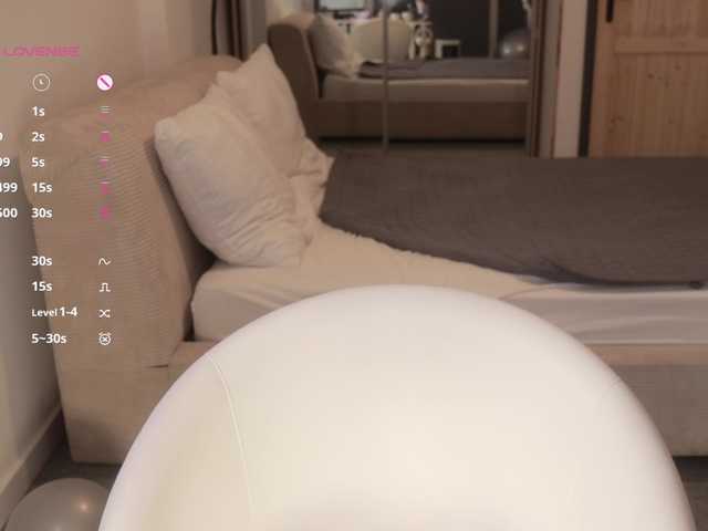 -FemaleEssence- live cam on BongaCams