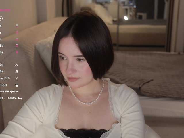 -FemaleEssence- live cam on BongaCams