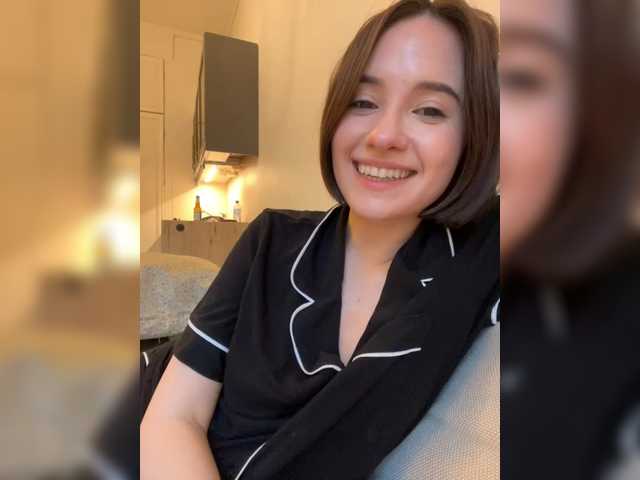 -FemaleEssence- live cam on BongaCams