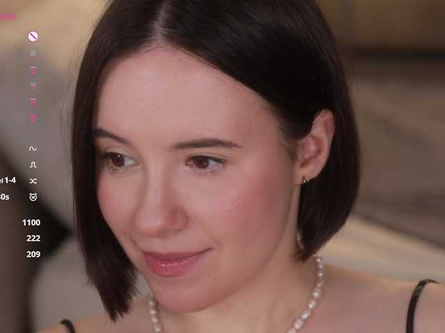 -FemaleEssence- live cam on BongaCams