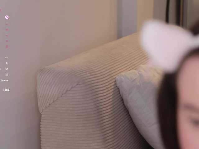 -FemaleEssence- live cam on BongaCams