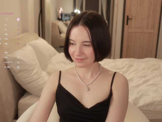 -FemaleEssence-'s BongaCams show and profile