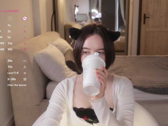 -FemaleEssence- live webcam show